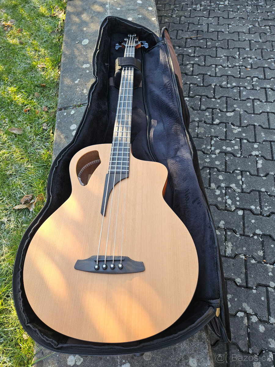 Elektroakustická baskytara FURCH s gigbagem Furch