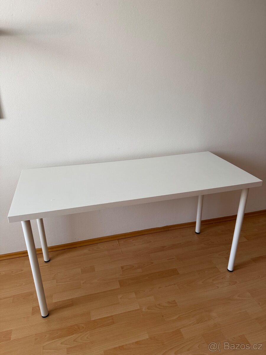 Psací stůl z Ikea