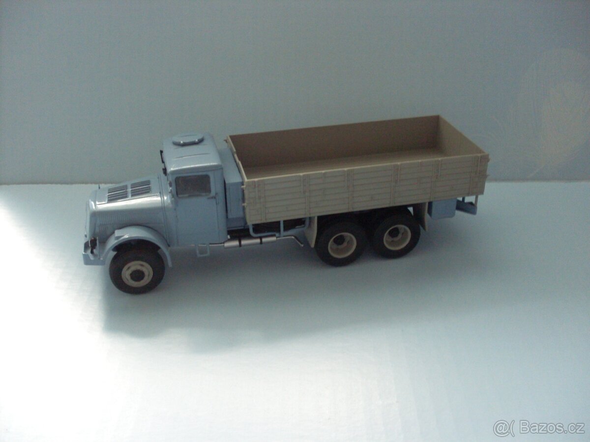Model TATRA 111-valník 1:43