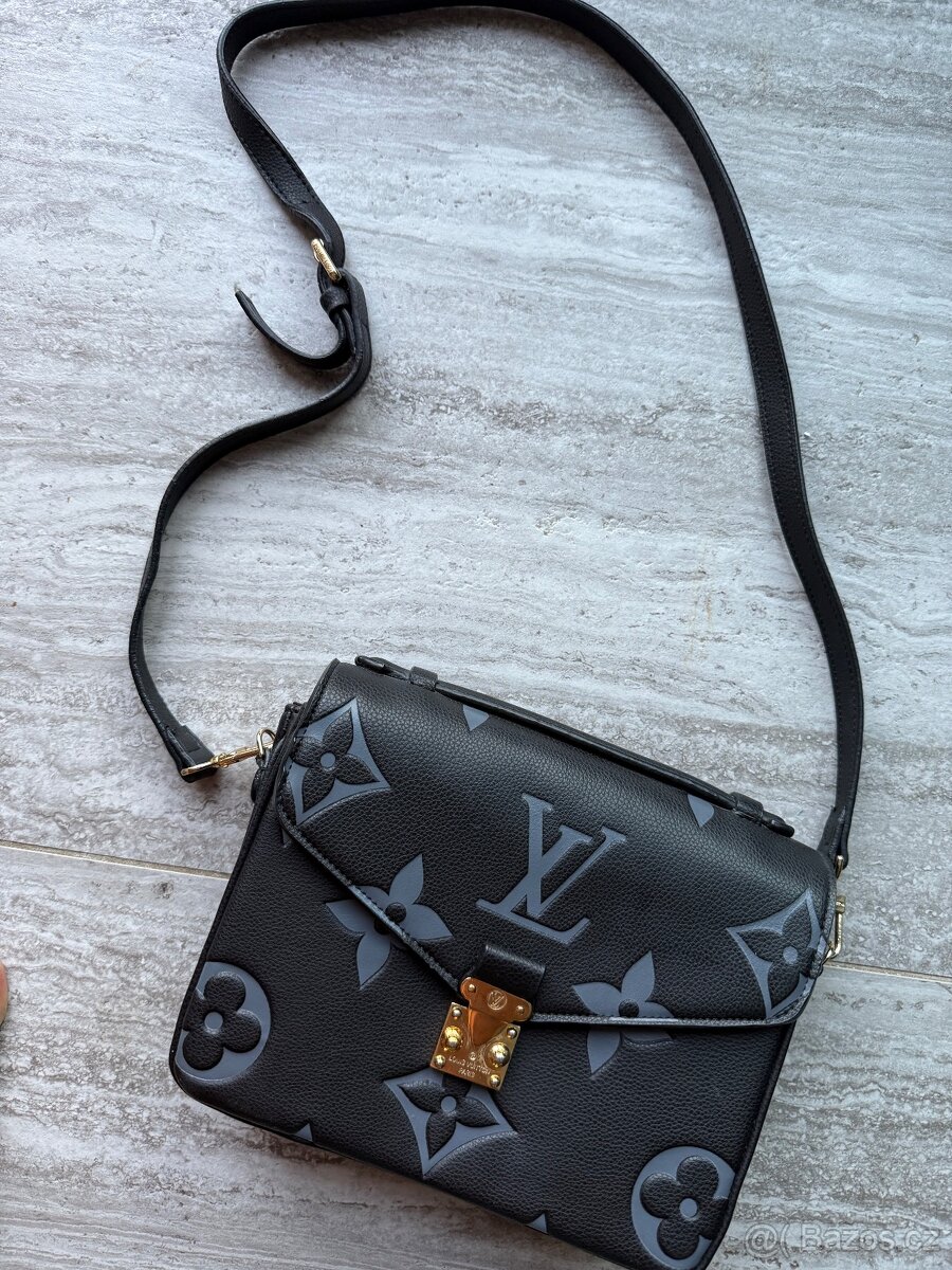 Louis Vuitton Pochette Metis Monogram