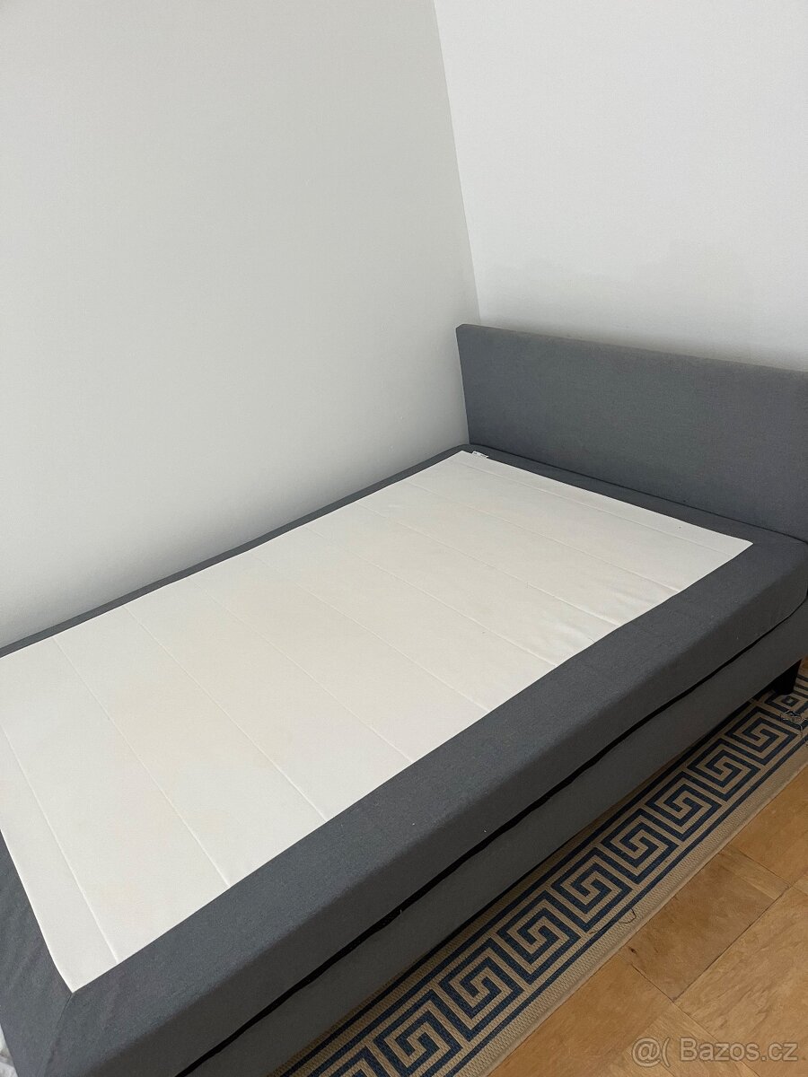 šedá čalouněná postel 140x200 cm