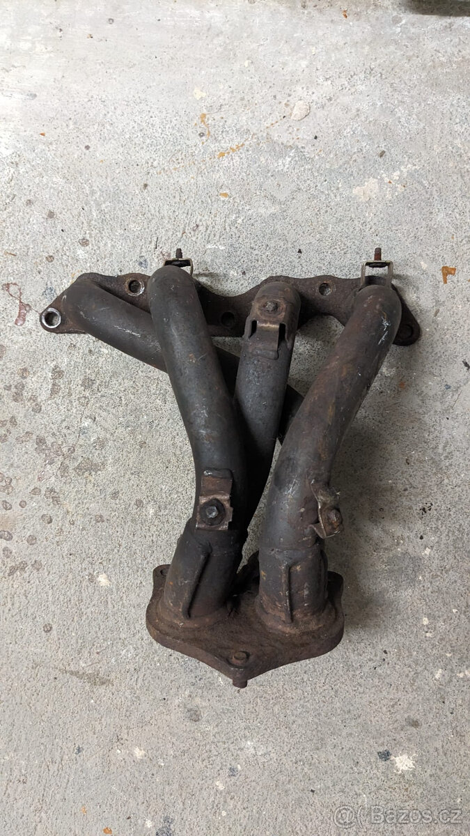 E11 corolla vyfukove zvody 1.4
