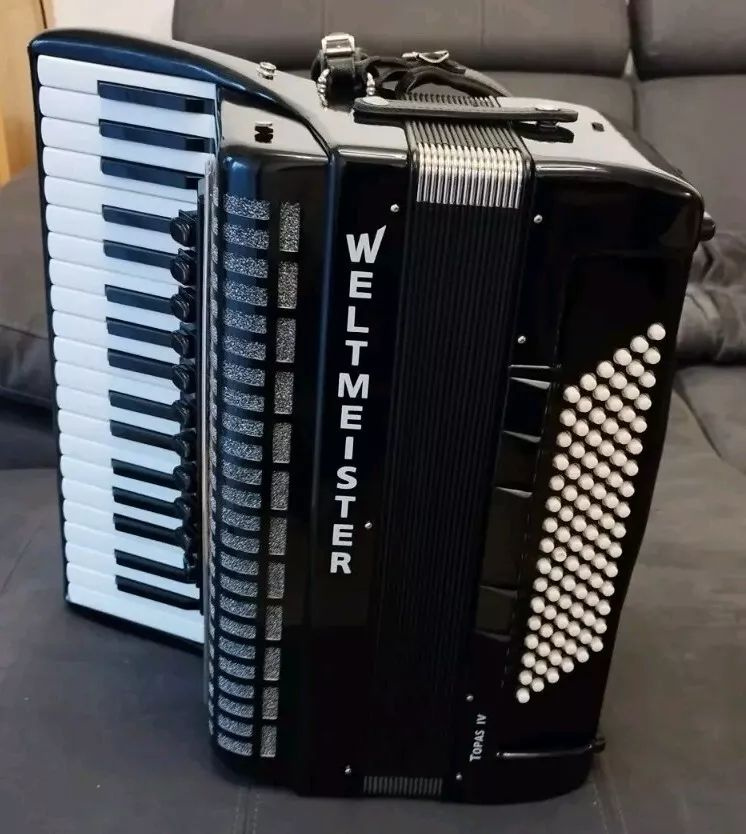 Mistr světa Topas IV Akordeon