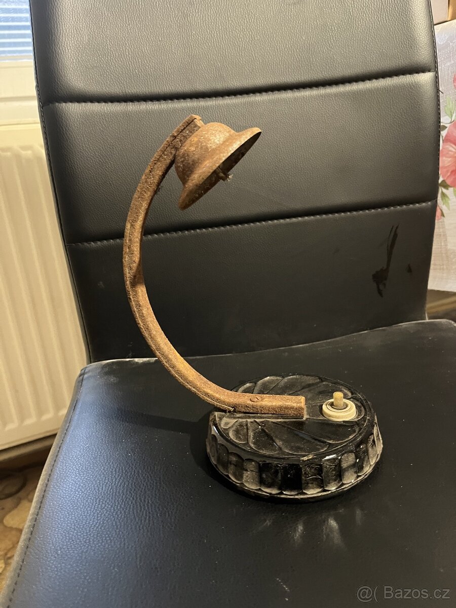 Stará stolní lampička