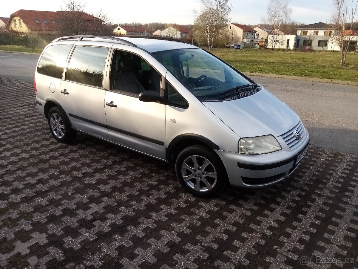 VW Sharan  nebo Touran TDI koupím do 20000 Kč
