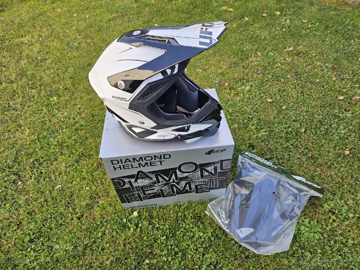 MX helma UFO DIAMOND velikost L