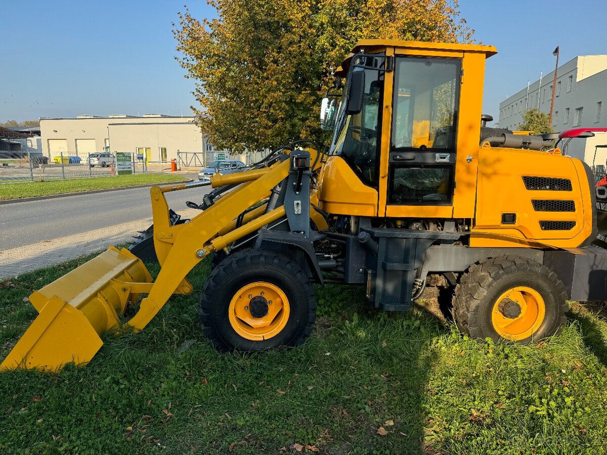 Nakladač celní nakladač manipulátor bagr traktorbagr