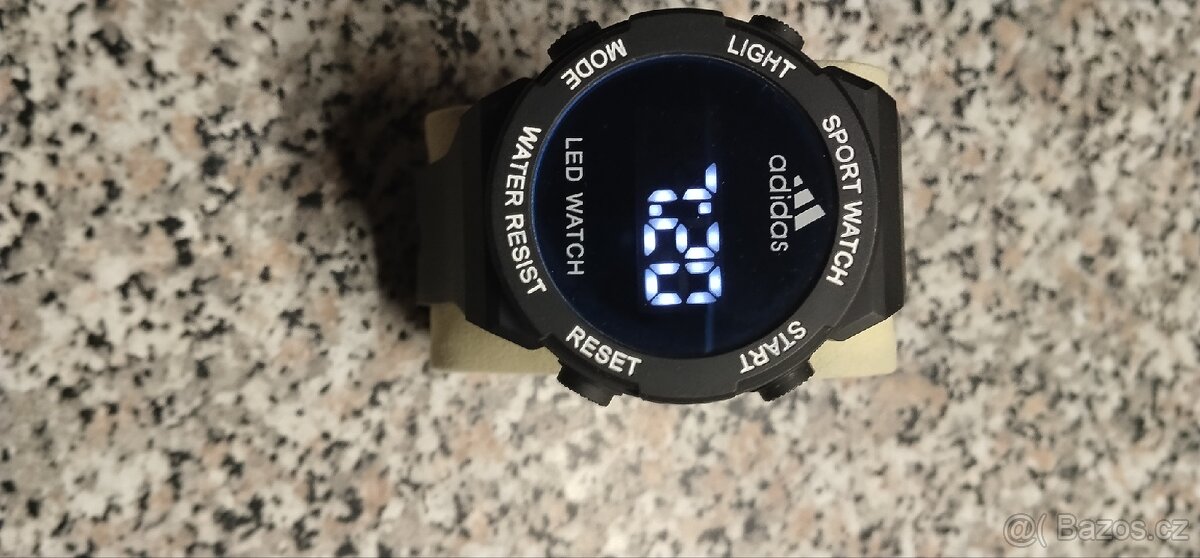 Velké sportovní hodinky Adidas - nové