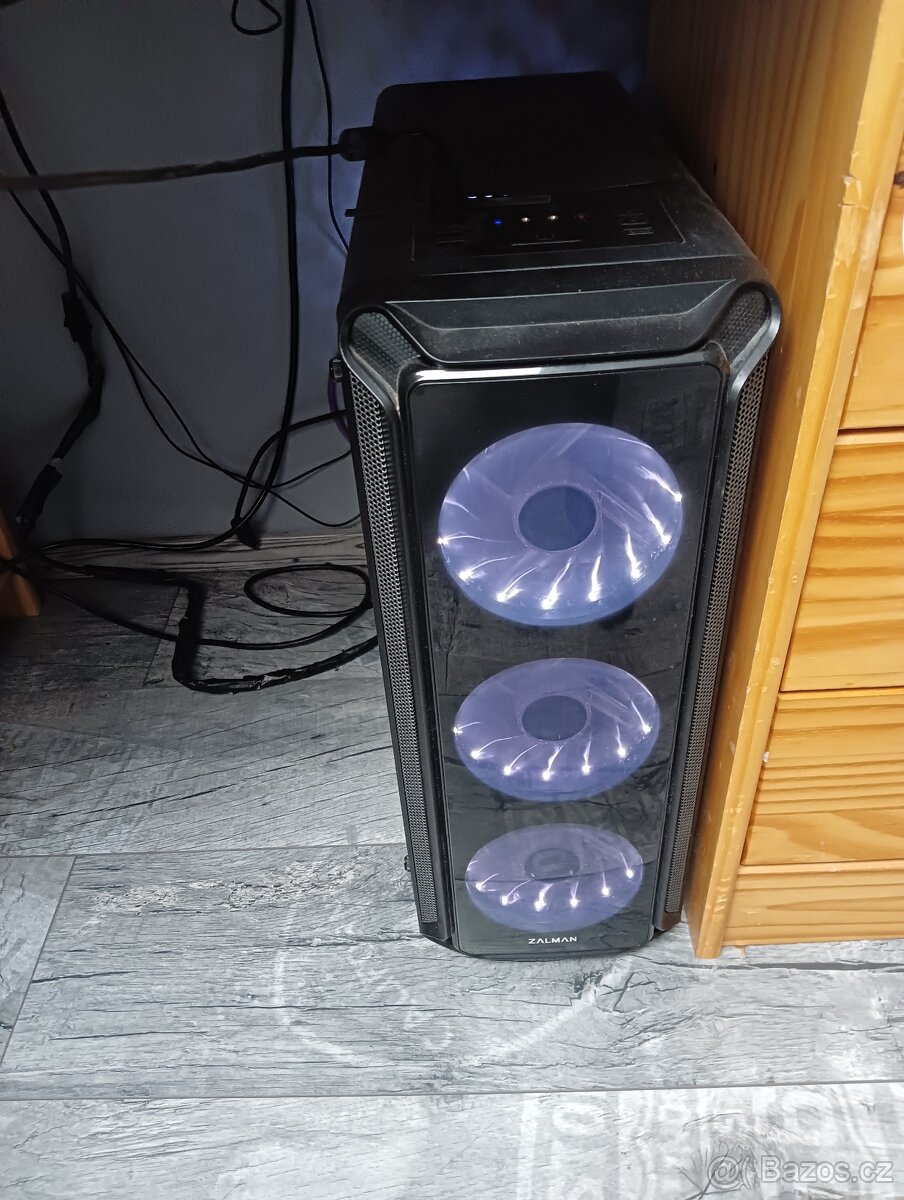 Prodám stolní počítač