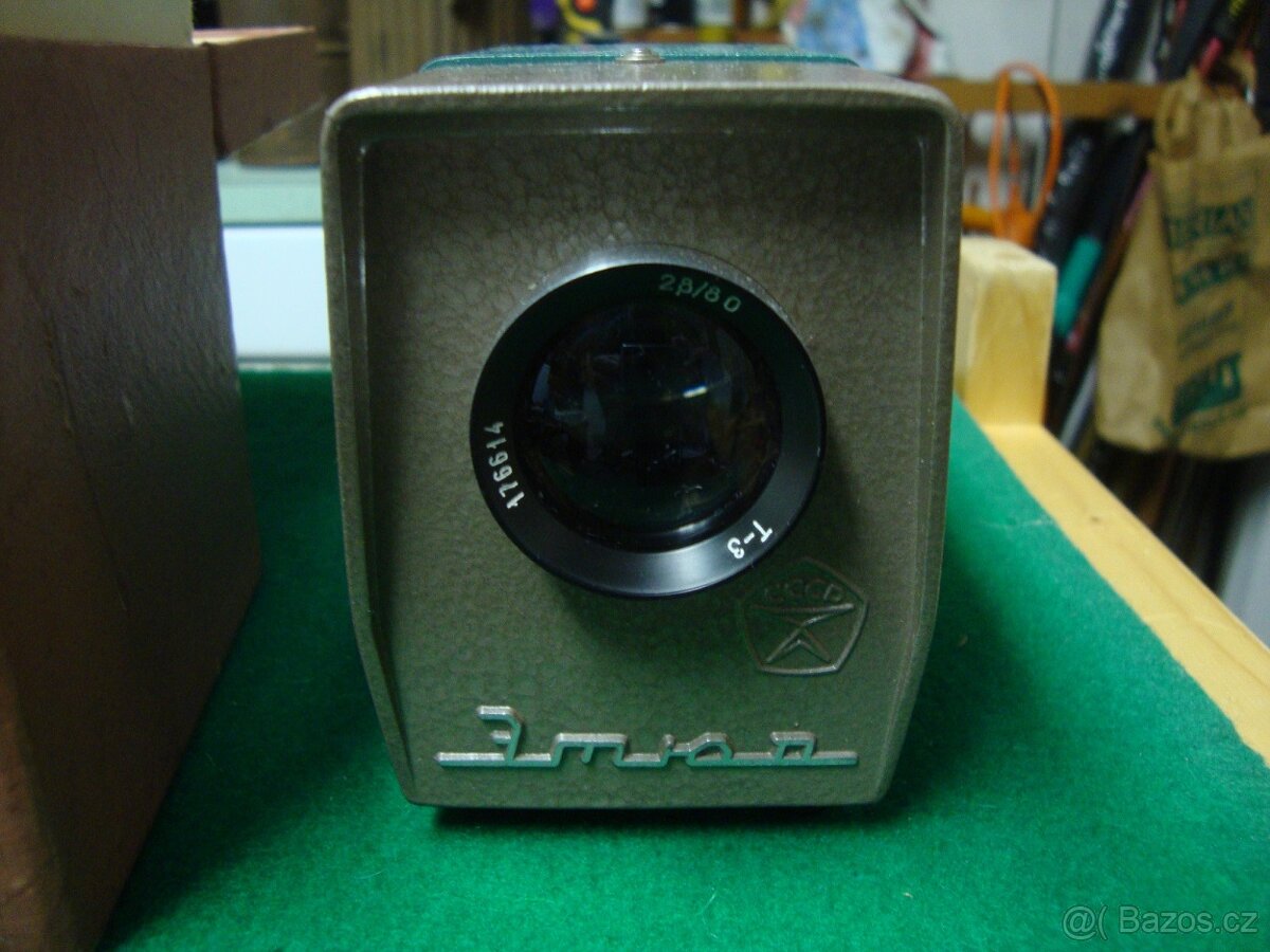 Retro diaprojektor ETJUD MADE IN USSR pěkný stav v krabičce