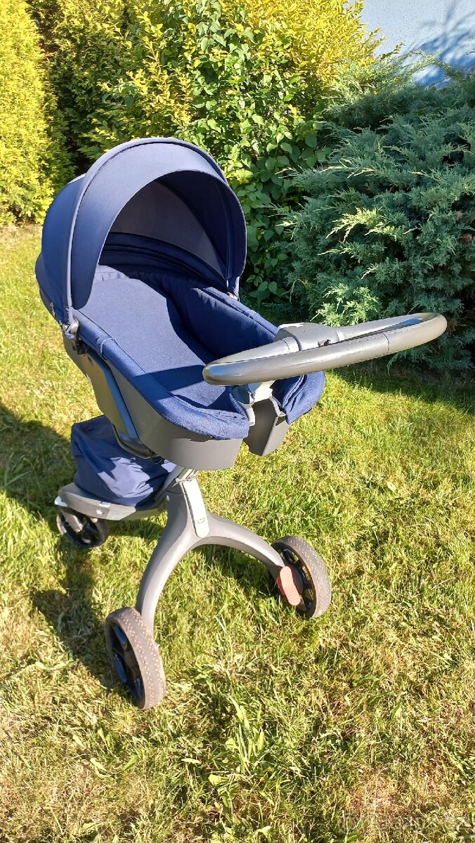 Stokke Xplory 3v1 + iZi základna (Deep Blue)