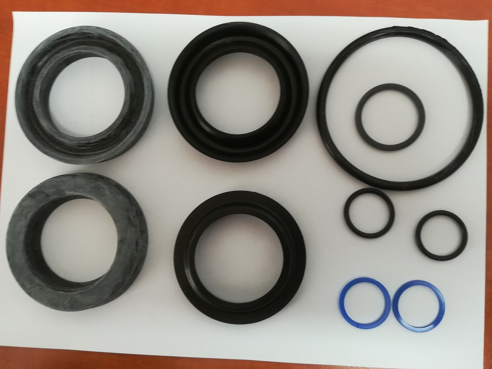 Prodám opravárenské sady na přetěsnění Bělorus EO-2621