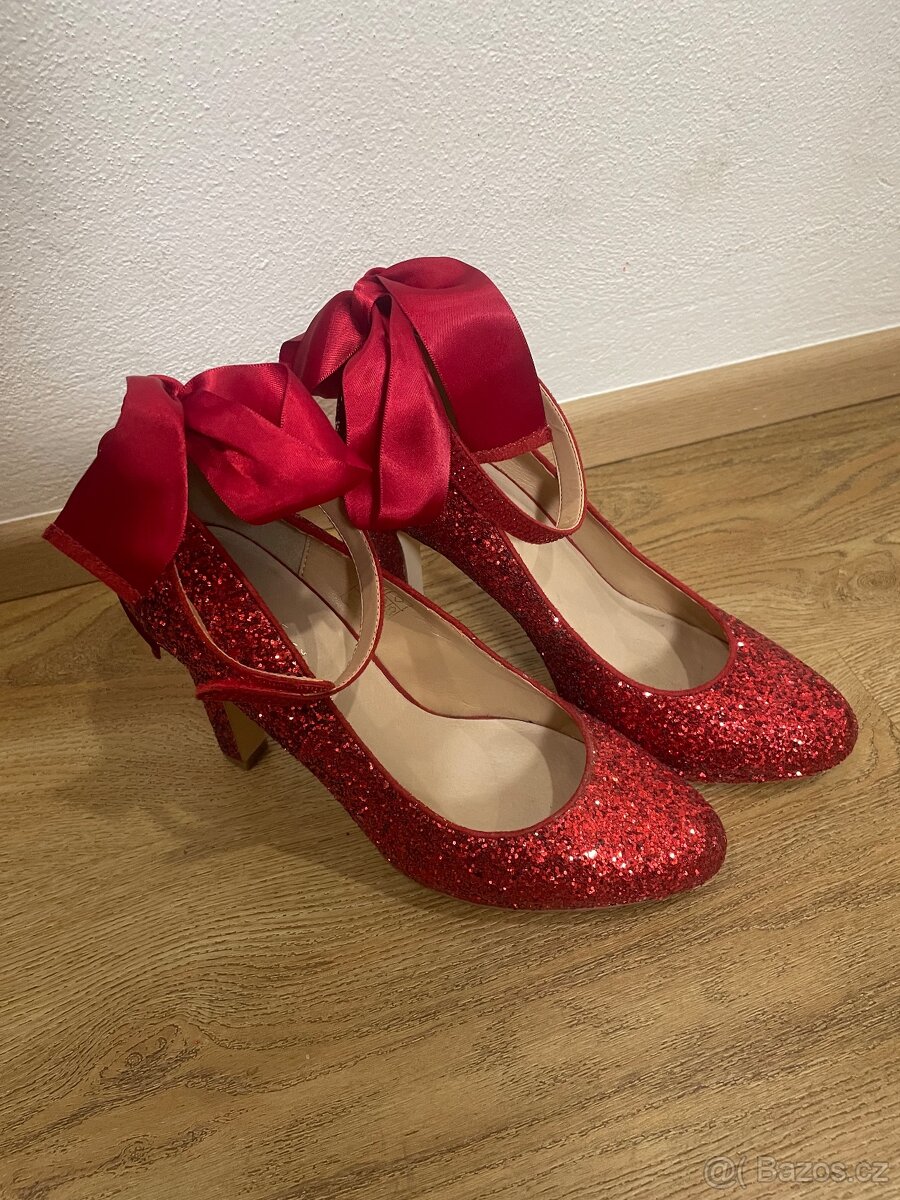 Třpytivé lodičky 38