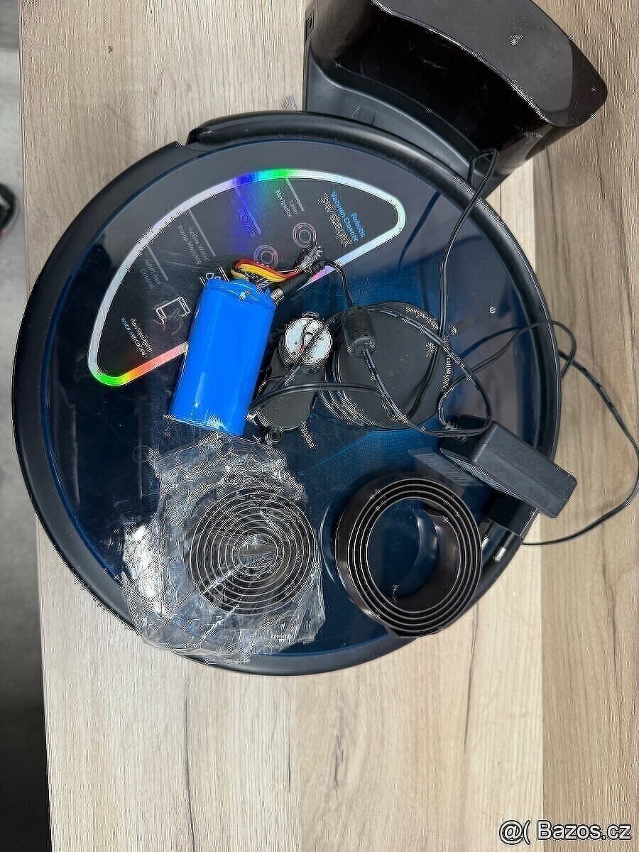 Robotický vysavač Sencor SRV 9250BK 2v1 NA DÍLY