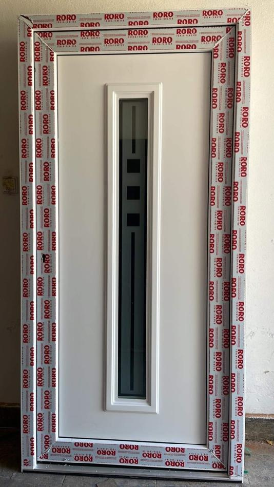 VCHODOVÉ PLASTOVÉ DVEŘE