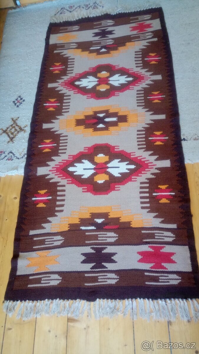 Retro koberec vlněný
