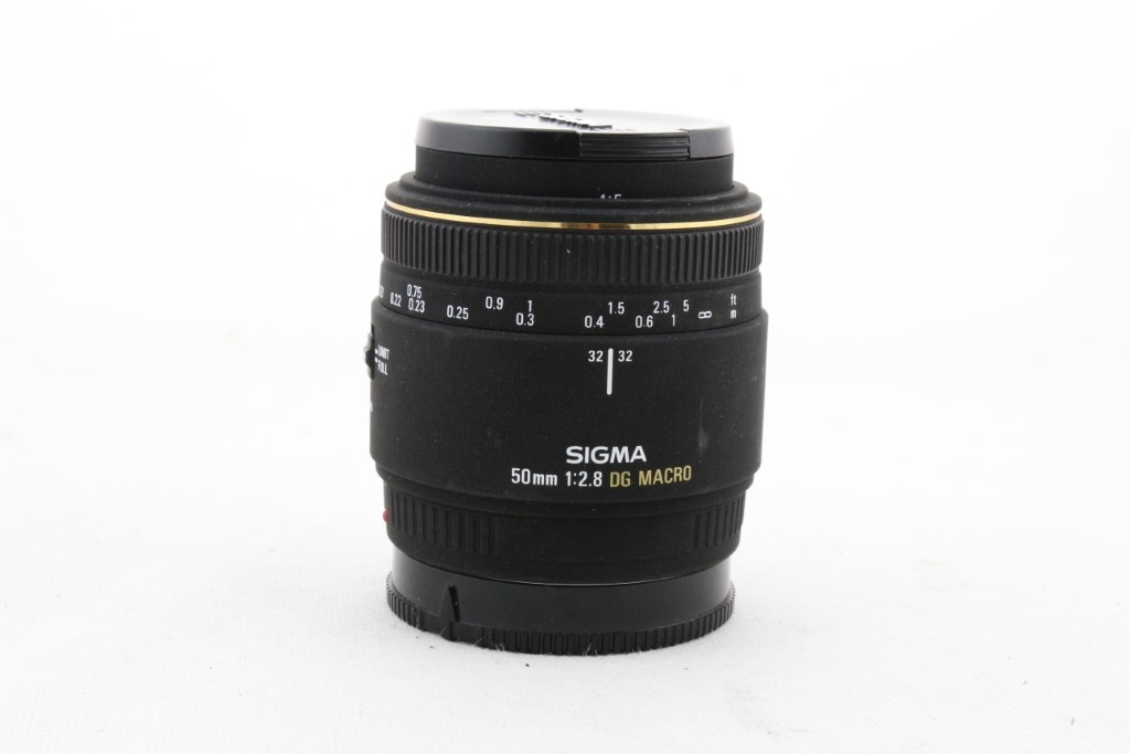 Sigma 50mm f/2.8 DG Makro Full-Frame pro Sony