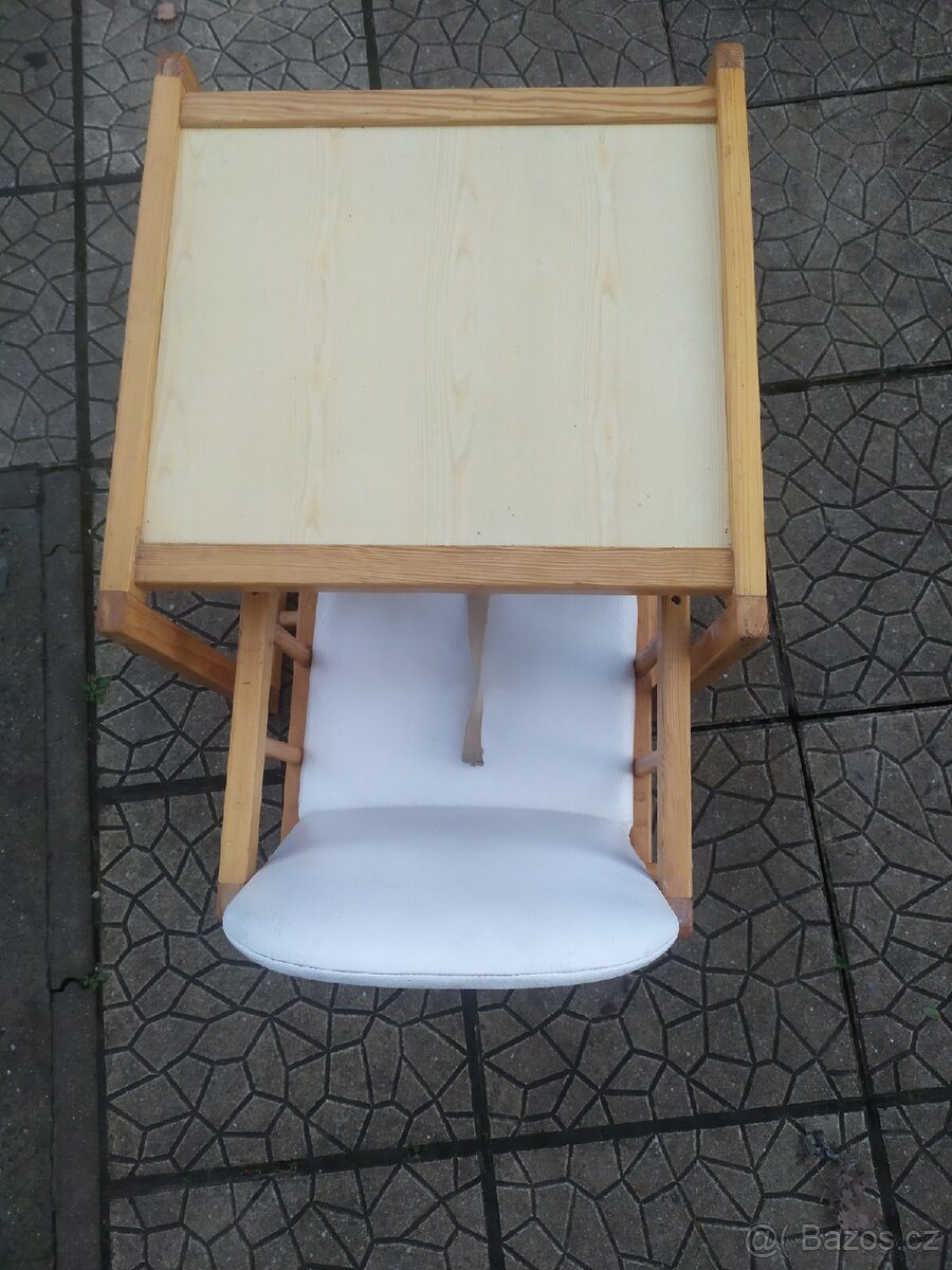 Dětský jídelní stolek se židličkou
