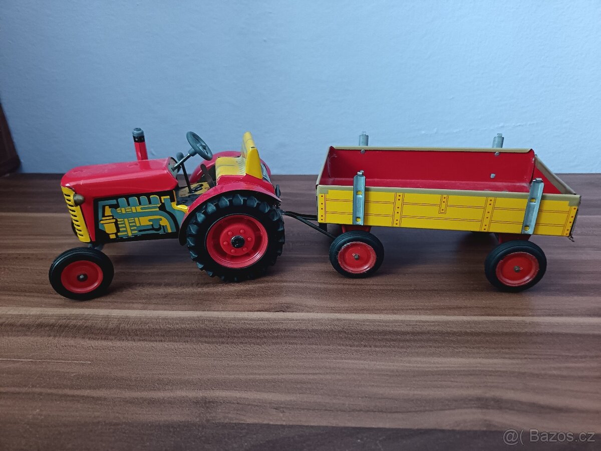 Prodám dětský traktor.Trakor je jako nový nic mu nechybí.Jed