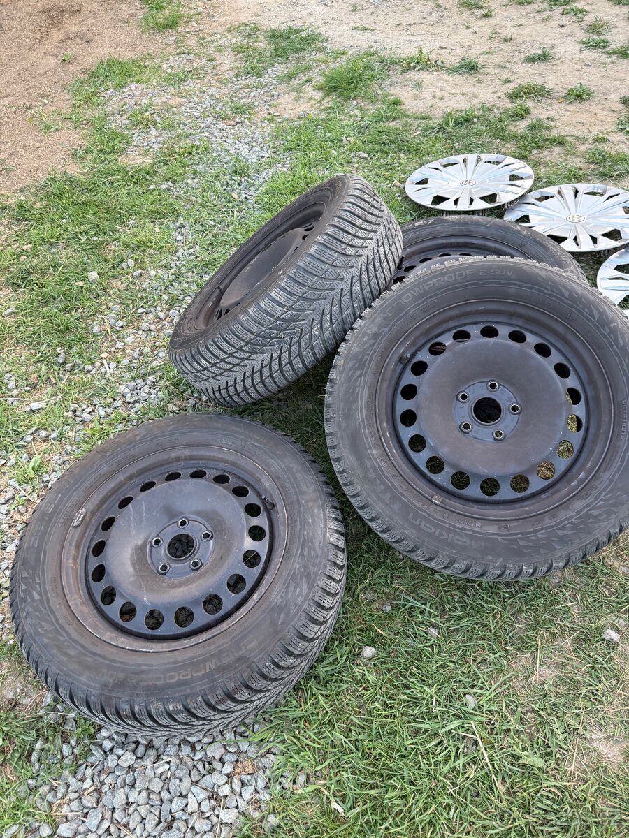 Zimni pneu Nokian 215 65R 17