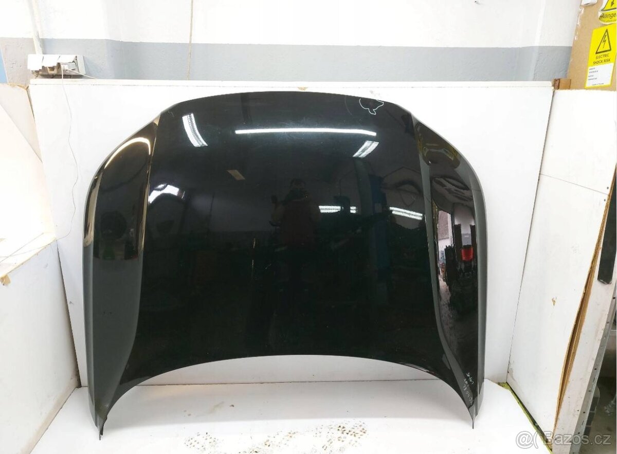 KRYT MOTORU S LIFTINGEM VOLVO XC40 ČERNÝ 019-15 VOLVO C40652