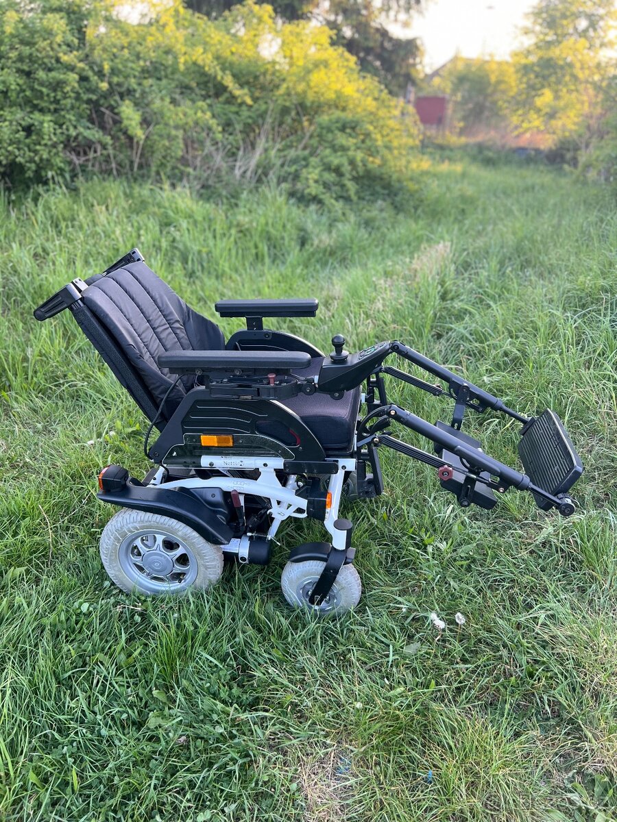 Elektrický invalidní vozík (PŘIVEZU)