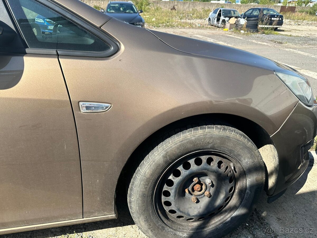 Opel Astra J Blatník