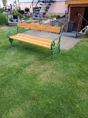 Starozitna masivni zahrani litinova lavicka
