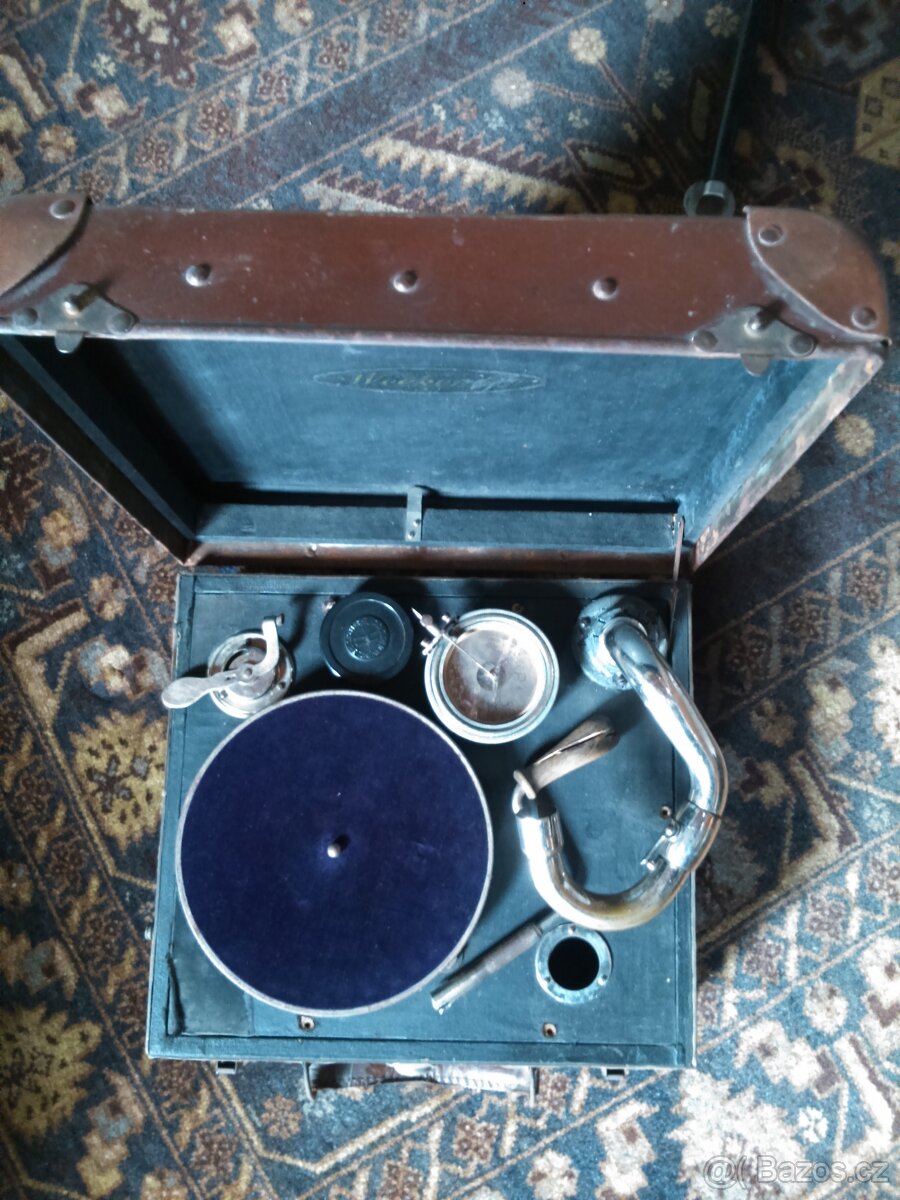 Krásný starožitný dekorační gramofon