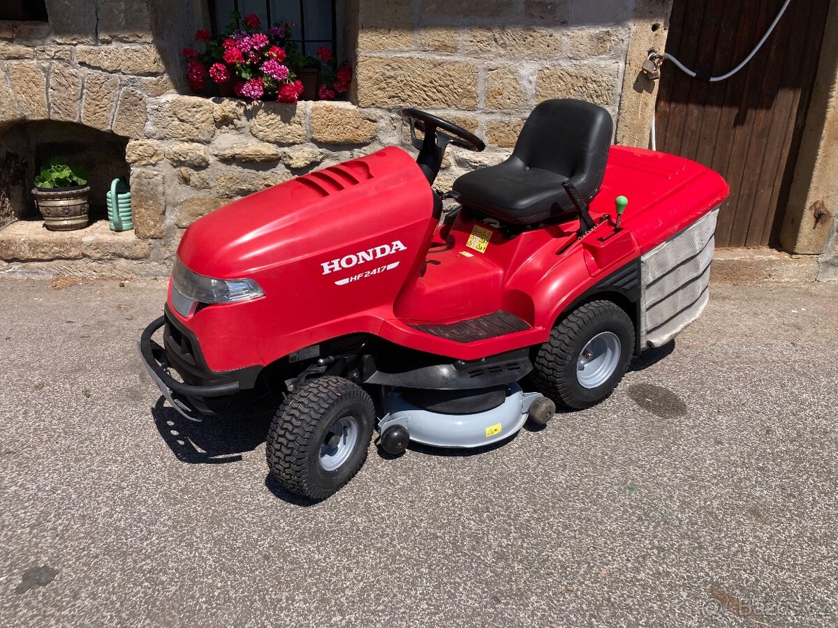 Zahradní traktor Honda 2417