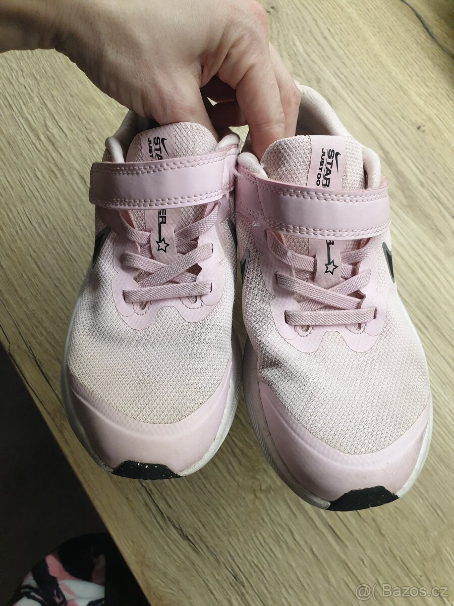 Tenisky Nike 32