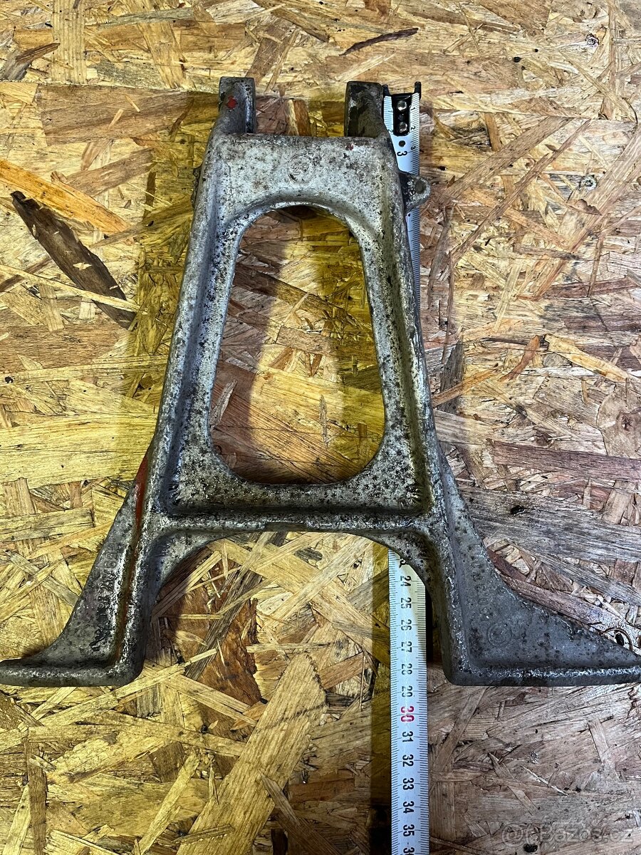 Stojan Jawa nebo Čz 28,5 cm vysoký