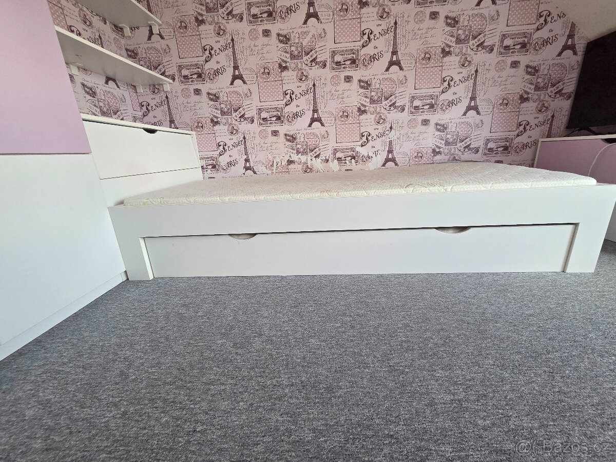 Dřevěná postel s výsuvným lůžkem