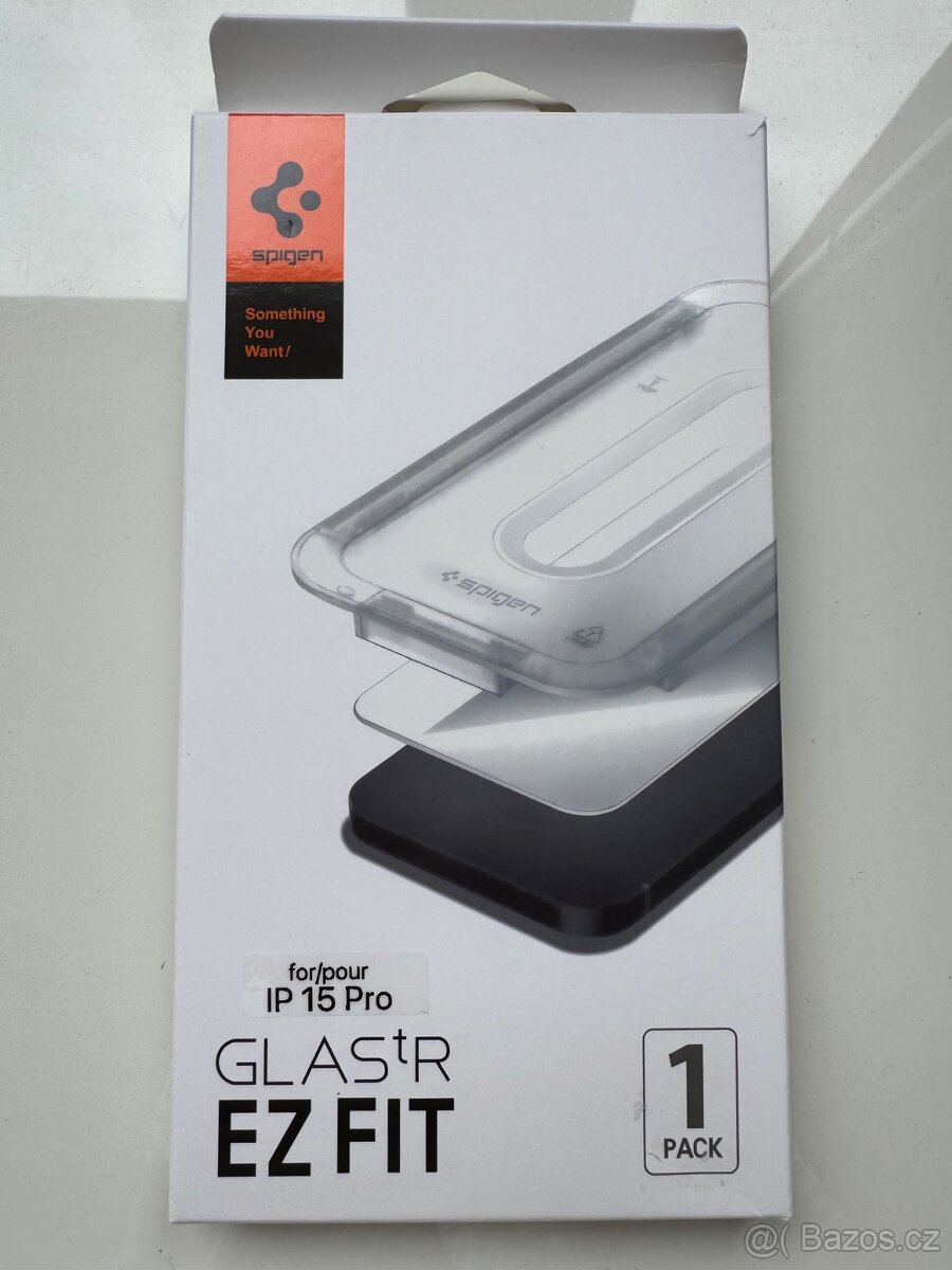 Ochranné sklo pro iPhone 15 ProSpigen Glass tR EZ Fit