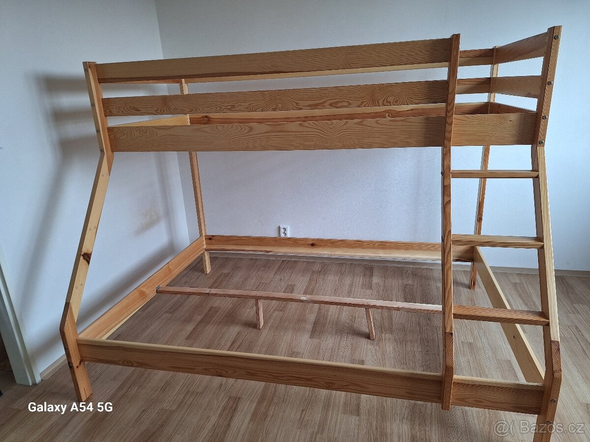 Poschoďová postel