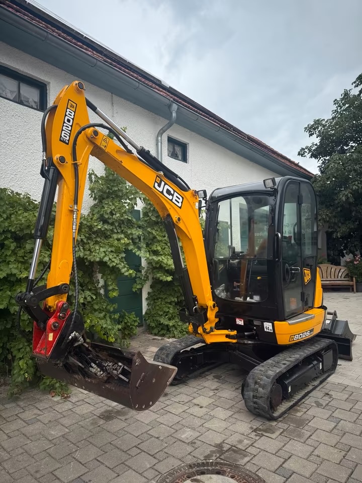 🟨 JCB 8026 CTS