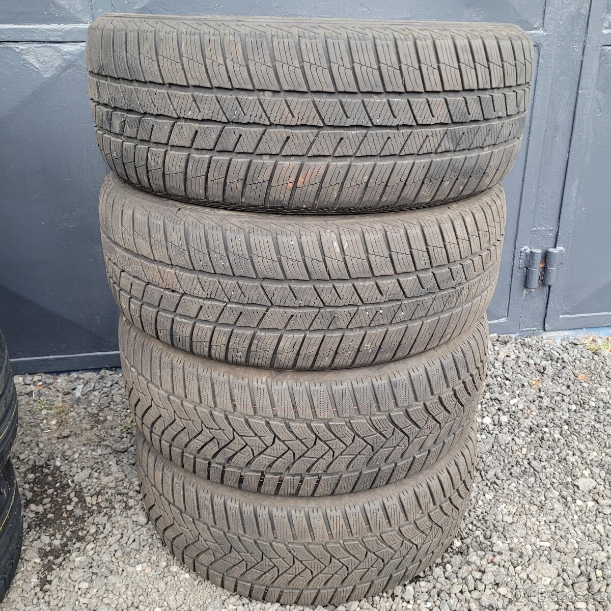 215/55R17 zimní pneu