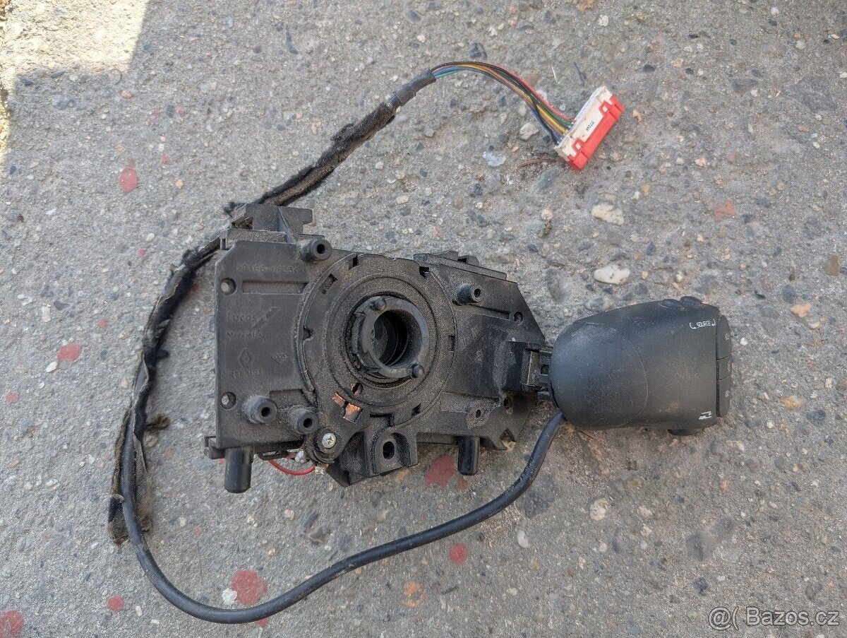 Přepínač ovládání rádia pod volantem Renault