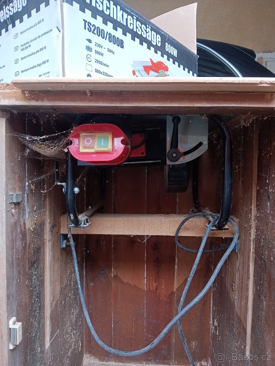 Elektrická stolní pila