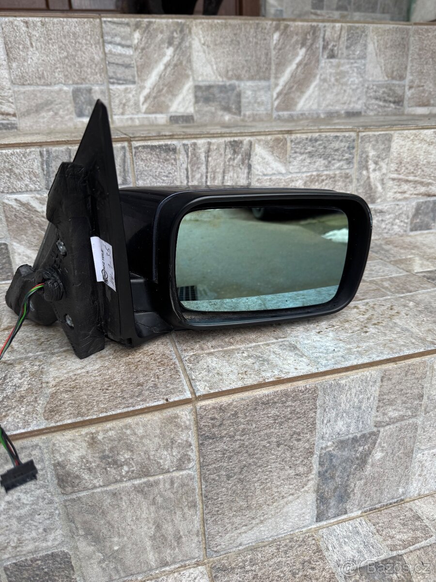 Právě zrcátko bmw e46