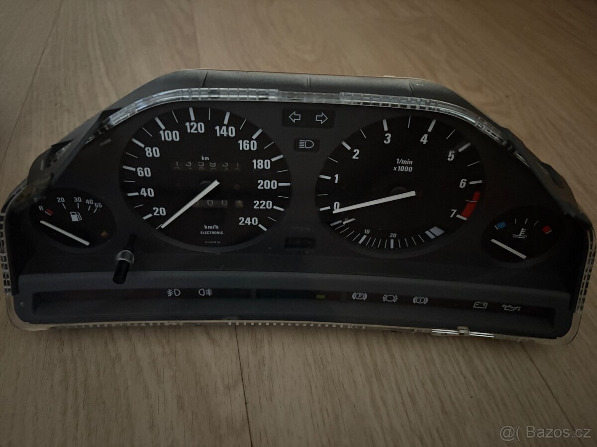 Přístrojová deska BMW E30 – VDO