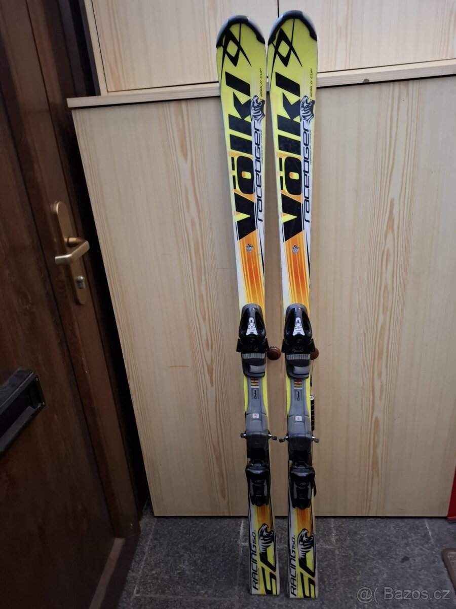 Sjezdové carvingové lyže Volkl v délce 150 cm