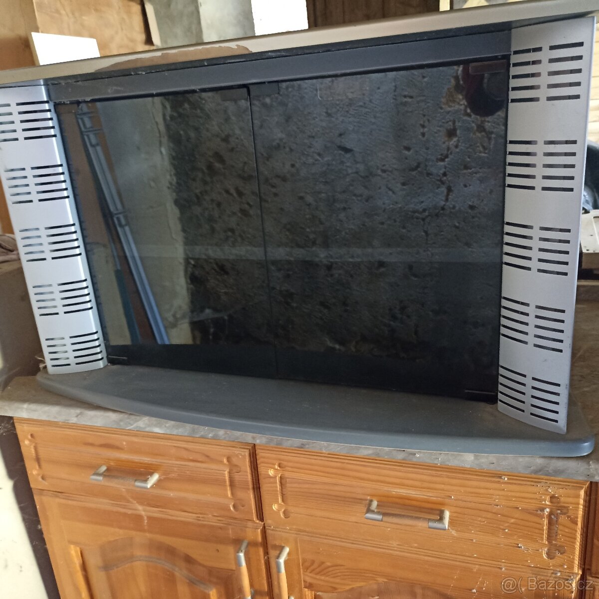 Prodám televizní stolek - SONY model