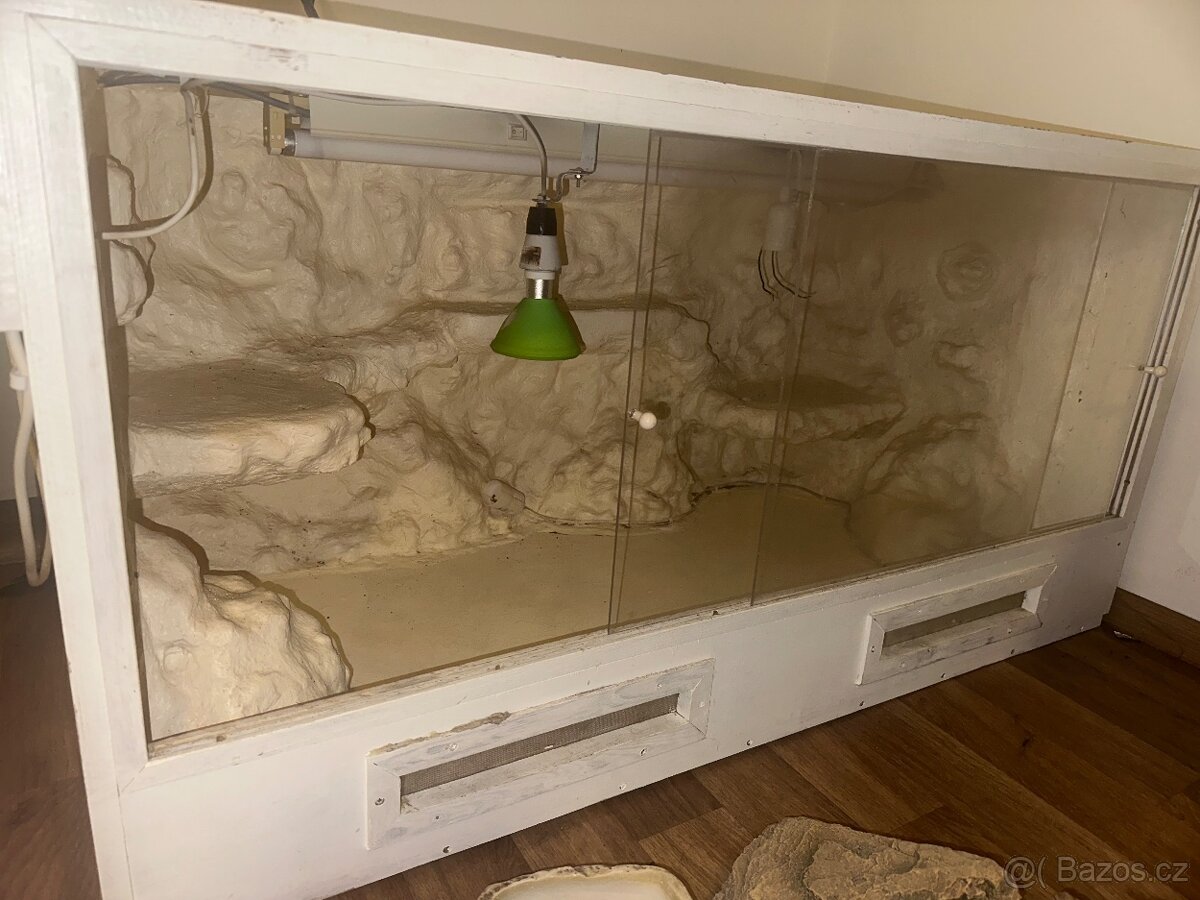 Terárium pro agamy s příslušenstvím