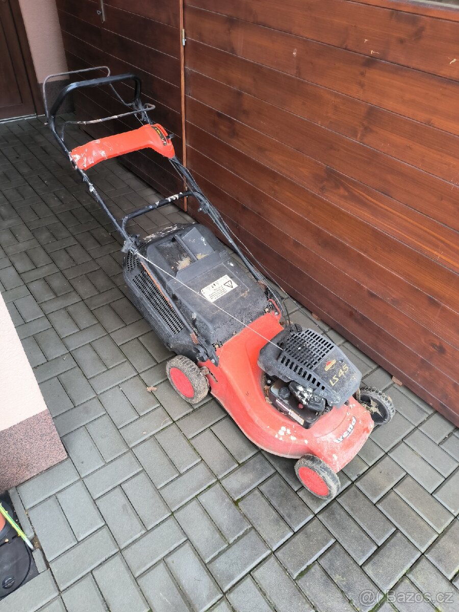 3x Benzínová sekačka na trávu