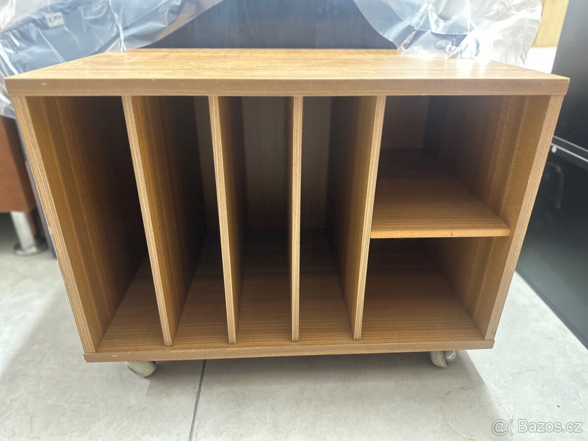 Úložná skříňka na kolečkách