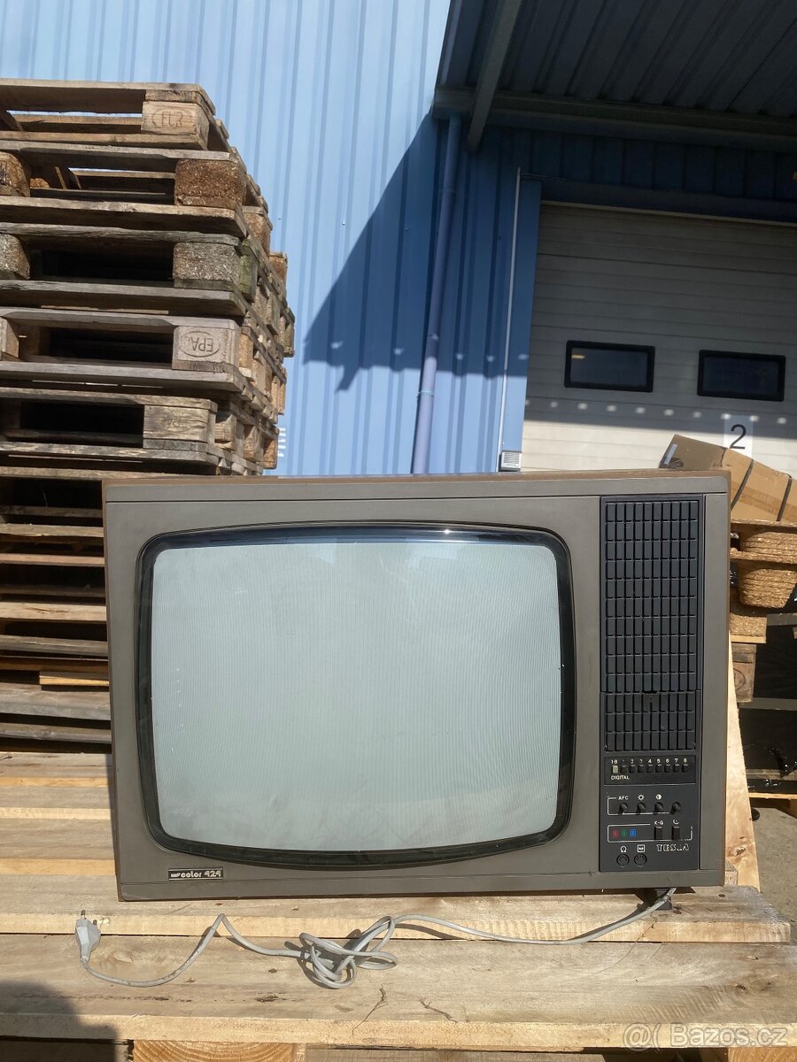Retro televize Tesla Color 424 – 80. léta
