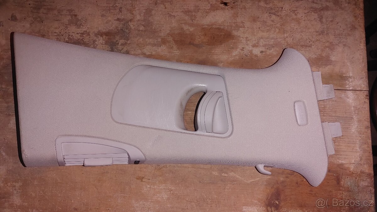 pravý kryt sloupku superb combi