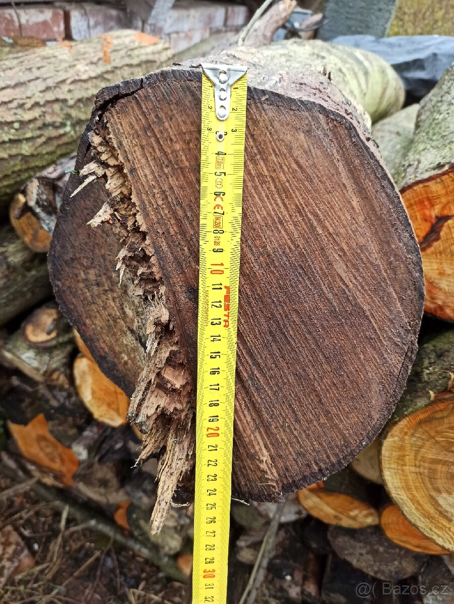 Dřevo z ořešáku