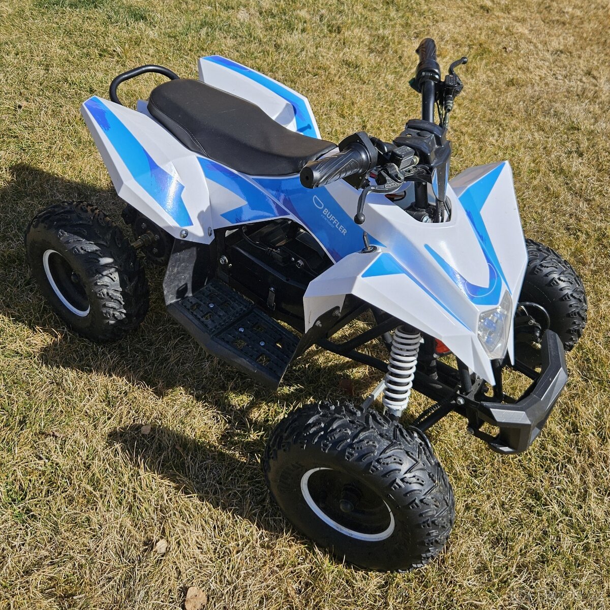Elektrická čtyřkolka BUFFLER eXW1000Y - 1.majitel